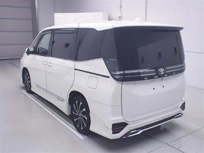 Toyota VOXY  с аукциона в Японии