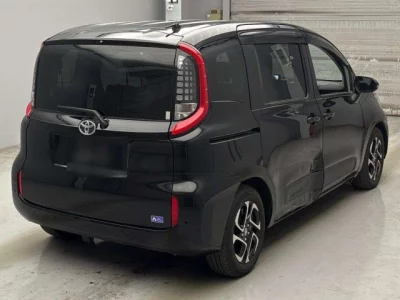 Toyota SIENTA  с аукциона в Японии