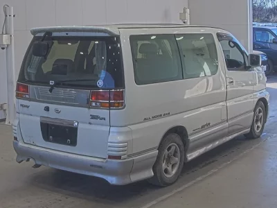 Nissan ELGRAND  с аукциона в Японии