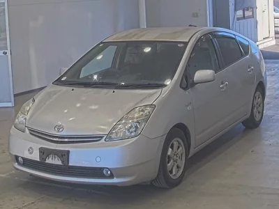 Toyota PRIUS  с аукциона в Японии