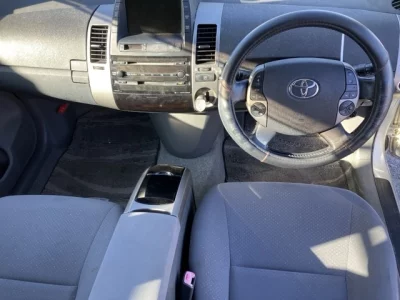 Toyota PRIUS  с аукциона в Японии