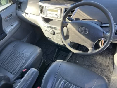 Toyota VOXY  с аукциона в Японии