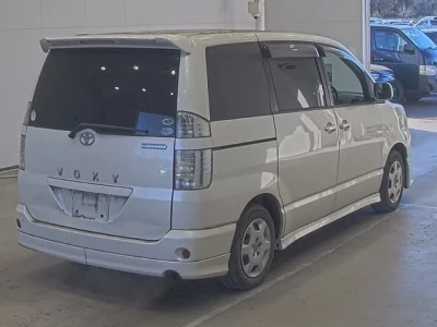 Toyota VOXY  с аукциона в Японии