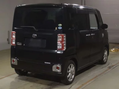 Toyota PIXIS MEGA  с аукциона в Японии
