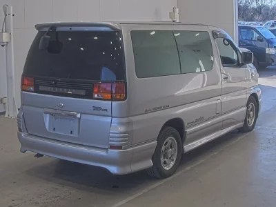 Nissan ELGRAND  с аукциона в Японии