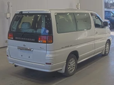 Nissan ELGRAND  с аукциона в Японии