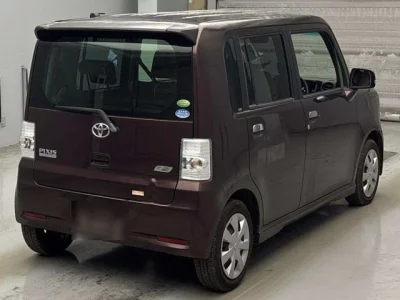 Toyota PIXIS SPACE  с аукциона в Японии