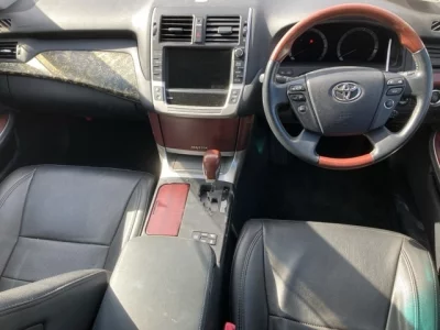 Toyota CROWN  с аукциона в Японии