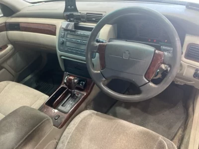 Toyota CROWN  с аукциона в Японии