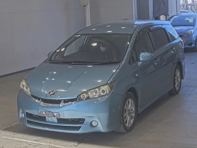 Toyota WISH  с аукциона в Японии