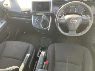 Toyota WISH  с аукциона в Японии