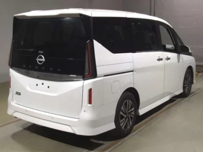 Nissan SERENA  с аукциона в Японии
