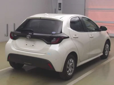 Toyota YARIS  с аукциона в Японии
