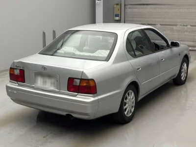 Toyota CAMRY  с аукциона в Японии