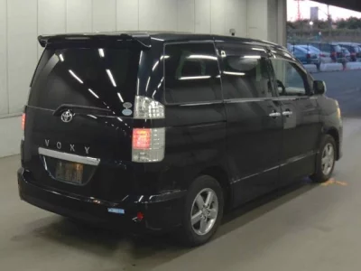 Toyota VOXY  с аукциона в Японии