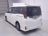 Toyota NOAH лот № 8331 оценка 4  с аукциона в Японии 1