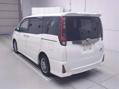 Toyota NOAH  с аукциона в Японии