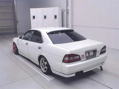 Nissan LAUREL  с аукциона в Японии