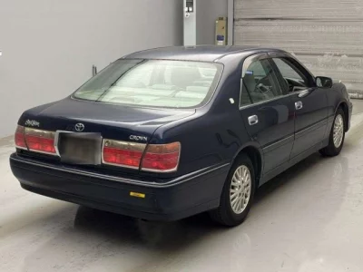 Toyota CROWN  с аукциона в Японии