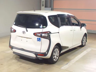Toyota SIENTA  с аукциона в Японии
