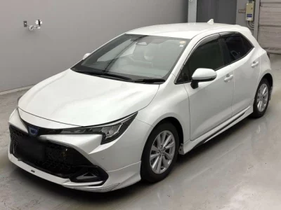 Toyota COROLLA SPORT  с аукциона в Японии
