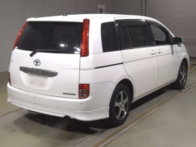 Toyota ISIS  с аукциона в Японии