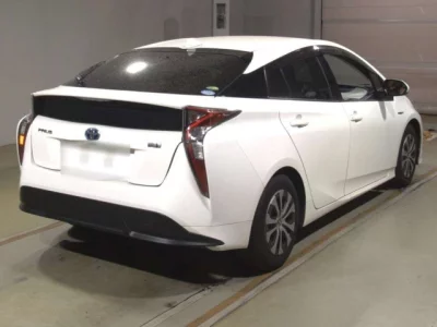 Toyota PRIUS  с аукциона в Японии