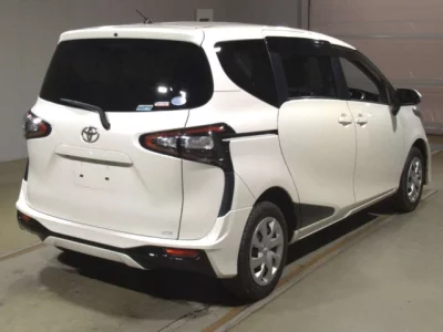 Toyota SIENTA  с аукциона в Японии