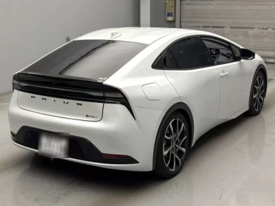 Toyota PRIUS  с аукциона в Японии