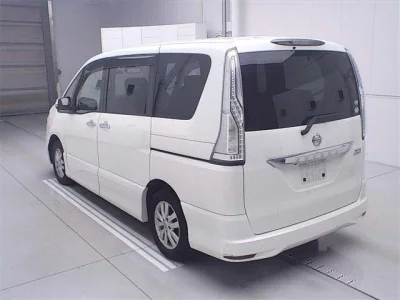 Nissan SERENA  с аукциона в Японии