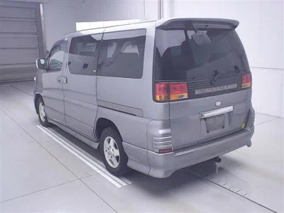 Nissan ELGRAND  с аукциона в Японии