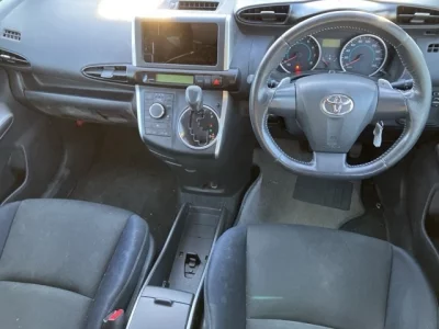 Toyota WISH  с аукциона в Японии