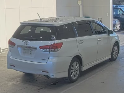 Toyota WISH  с аукциона в Японии