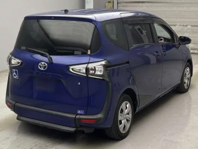 Toyota SIENTA  с аукциона в Японии