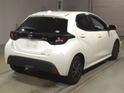 Toyota YARIS  с аукциона в Японии