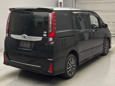 Toyota NOAH  с аукциона в Японии