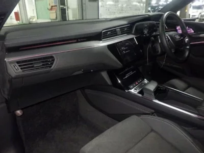 Audi e-tron  с аукциона в Японии