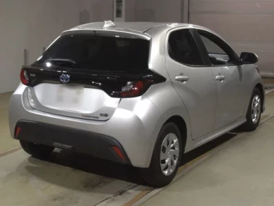 Toyota YARIS  с аукциона в Японии