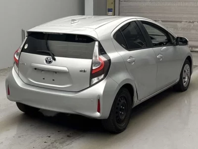 Toyota AQUA  с аукциона в Японии