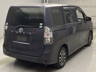 Toyota VOXY  с аукциона в Японии