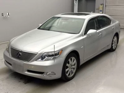 Lexus LS  с аукциона в Японии