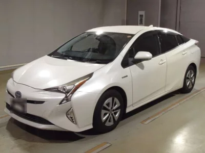 Toyota PRIUS  с аукциона в Японии