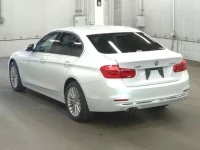 BMW 3-Series лот № 372 оценка 4  с аукциона в Японии 4