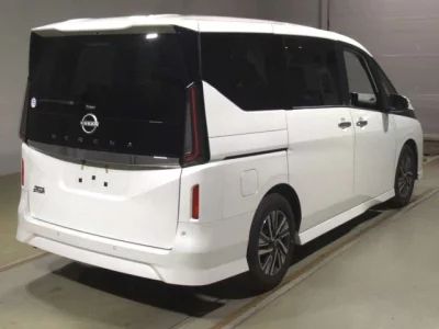 Nissan SERENA  с аукциона в Японии