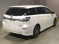 Toyota WISH лот № 2105 оценка 4  с аукциона в Японии 1