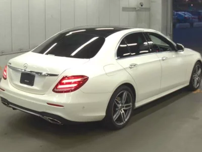 Mercedes-Benz E CLASS  с аукциона в Японии
