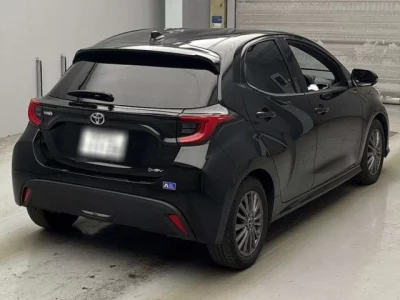 Toyota YARIS  с аукциона в Японии