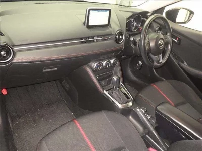 Mazda DEMIO  с аукциона в Японии