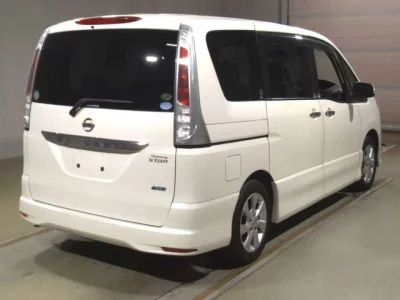 Nissan SERENA  с аукциона в Японии