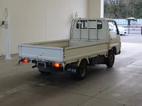 Nissan ATLAS лот № 1333 оценка R  с аукциона в Японии 1